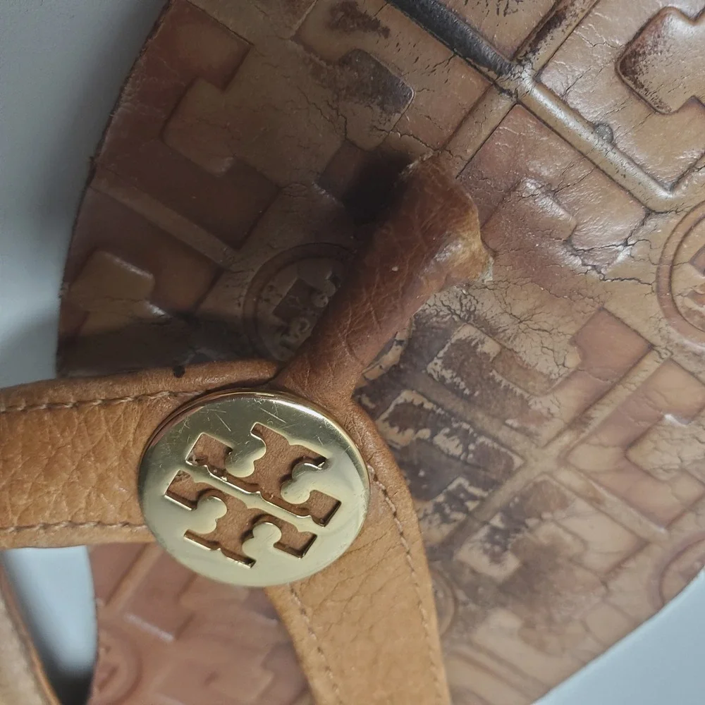 Tory Burch Miller Tan Leather Logo Medallion Thong Sandal 6M Flip Flops 50908667